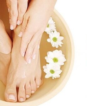 Des bains de soude pour se débarrasser des mycoses des ongles des pieds